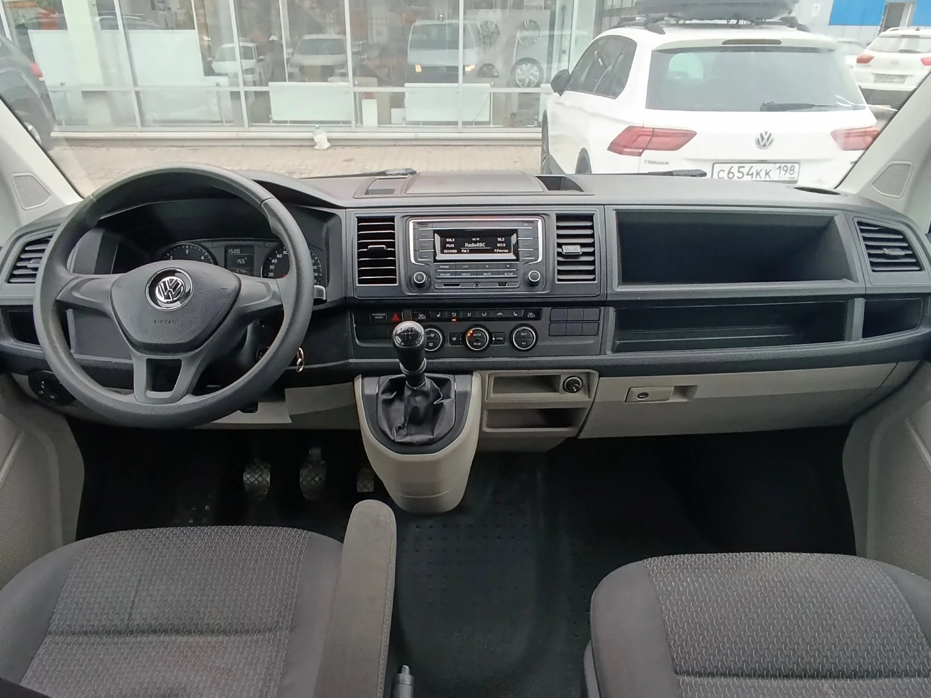 Volkswagen Caravelle в аренду без водителя в Санкт - миниатюра 7