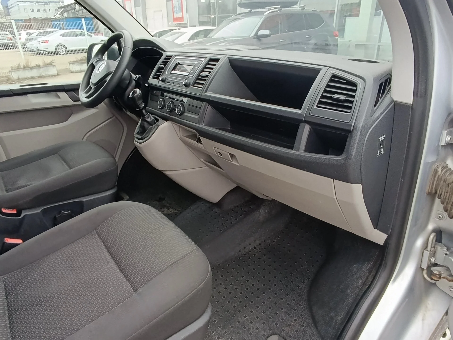 Volkswagen Caravelle в аренду без водителя в Санкт - миниатюра 8