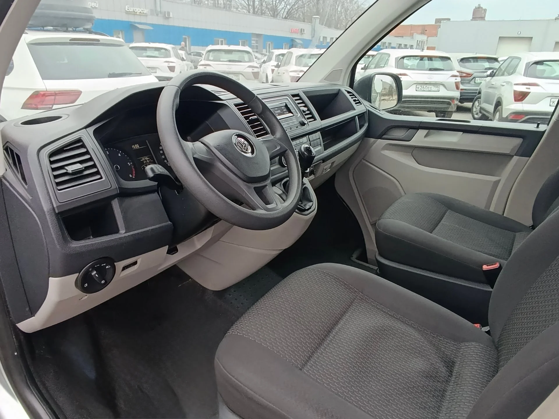 Volkswagen Caravelle в аренду без водителя в Санкт - миниатюра 9