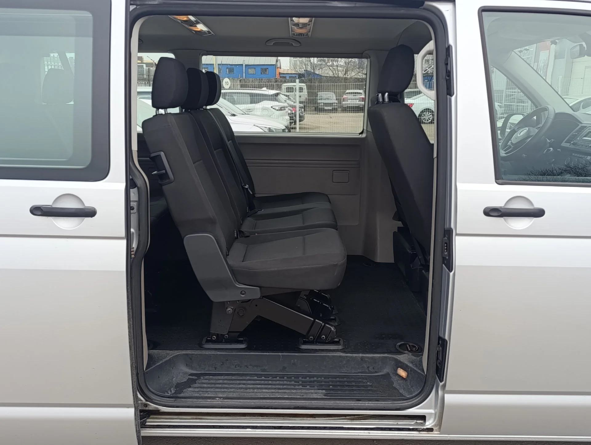 Volkswagen Caravelle в аренду без водителя в Санкт - миниатюра 11