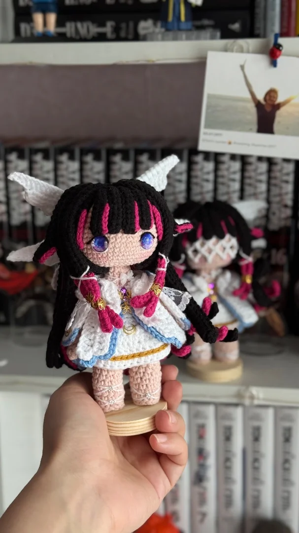 Вязаная игрушка Коломбина Геншин Импакт - изображение 1
