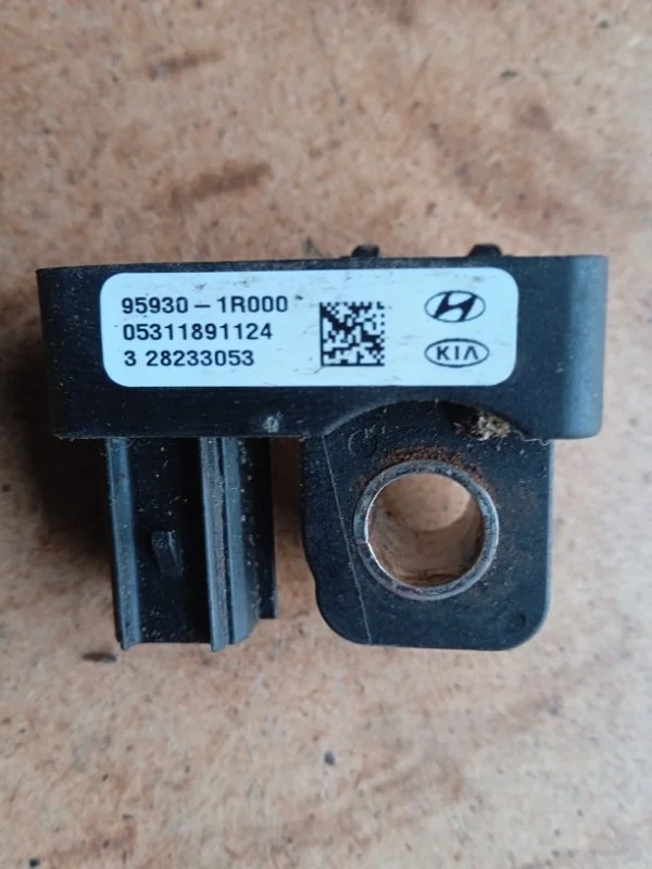 Датчик airbag Hyundai солярис СЕДАН 1.6 G4FC 2011 - миниатюра 2