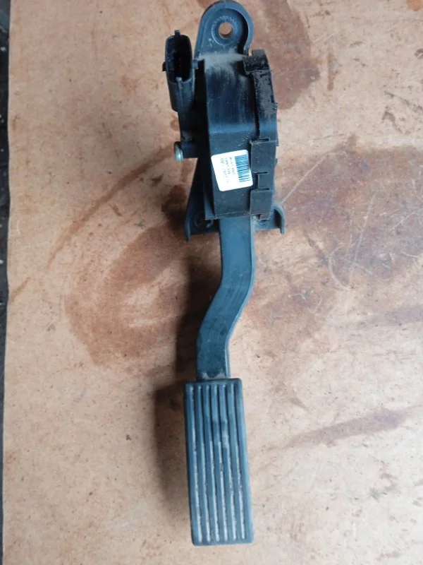 Педаль газа Hyundai солярис СЕДАН 1.6 G4FC 2011 - миниатюра 2