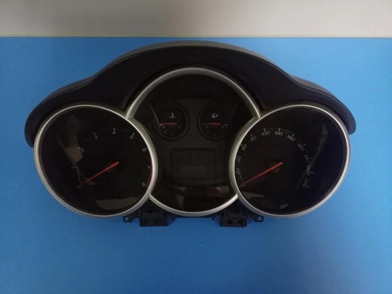 Панель приборов Chevrolet круз ХЕТЧБЕК 1.6 F16D3 - изображение 1