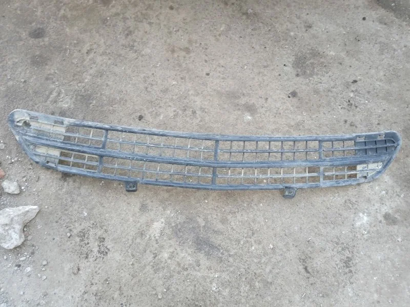 Решетка в бампер Chevrolet круз ХЕТЧБЕК 1.6 F16D3 - изображение 1