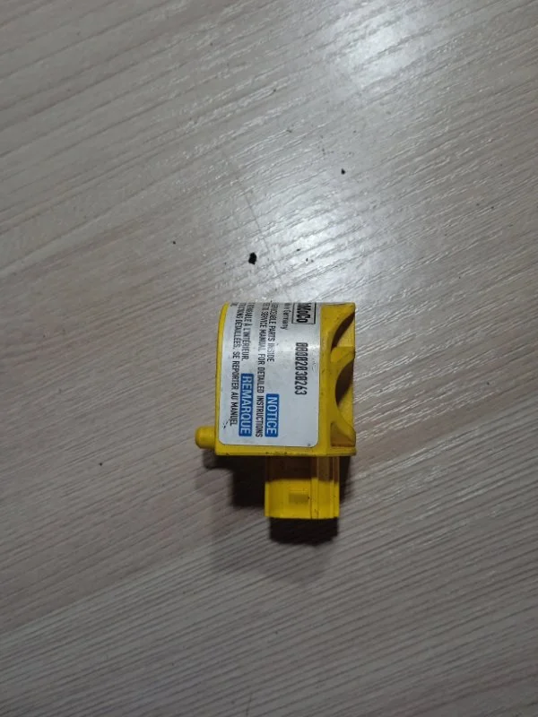 Датчик airbag Ford Фьюжн ХЕТЧБЕК 1.6 FYJA 2007 - изображение 1