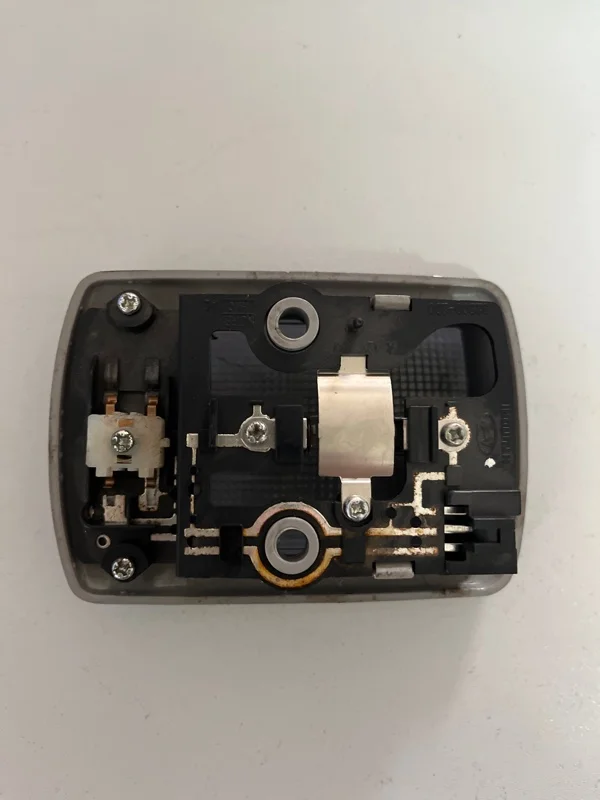 Плафон подсветки салона Hyundai Гетц КУПЕ 1.1 G4HG - миниатюра 2