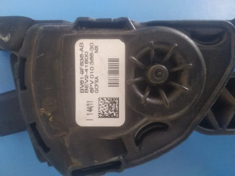 Педаль газа Ford фокус 3 УНИВЕРСАЛ 1.6 2012 - миниатюра 3