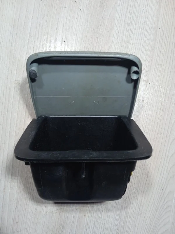 Пепельница RENAULT симбол СЕДАН 1.4 4JA712 2002 - миниатюра 2