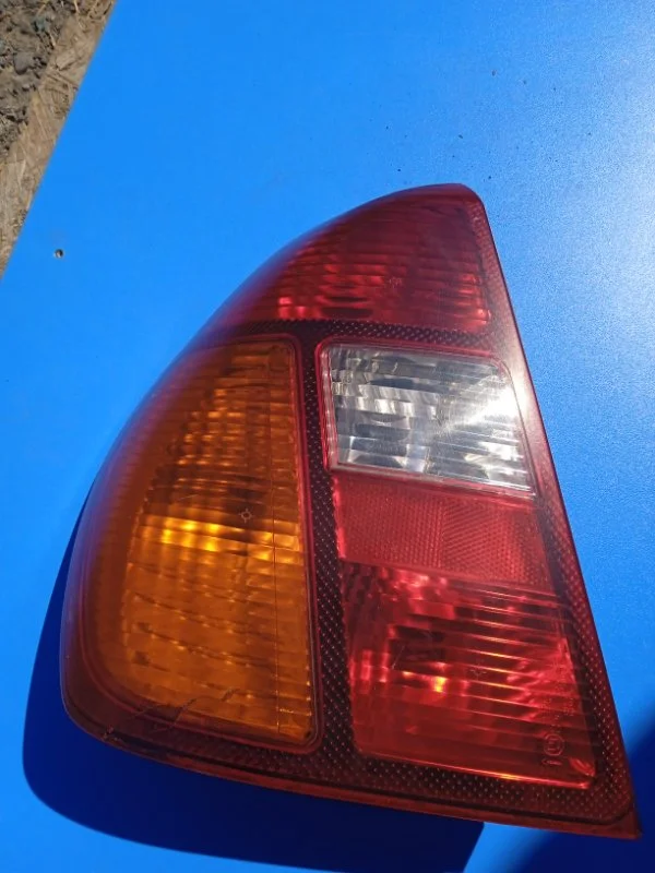 Фара задняя левая RENAULT симбол СЕДАН 1.4 4JA712 - изображение 1