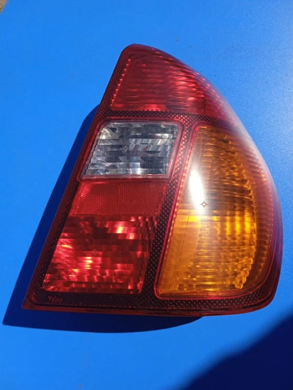 Фара задняя правая RENAULT симбол СЕДАН 1.4 4JA712 - изображение 1