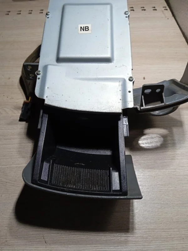 Пепельница Chevrolet лачети СЕДАН 1.4 2009 - миниатюра 4
