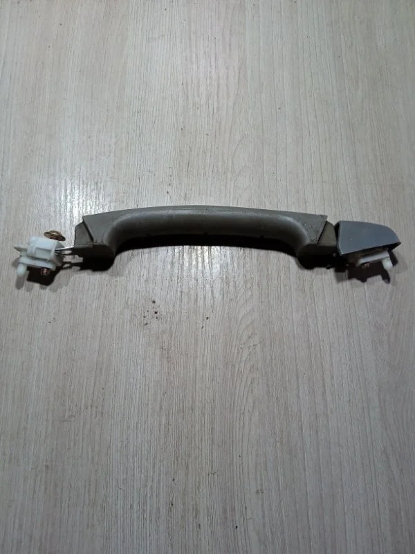 Ручка потолка KIA спектра СЕДАН 1.6 S6D 2007 - изображение 1