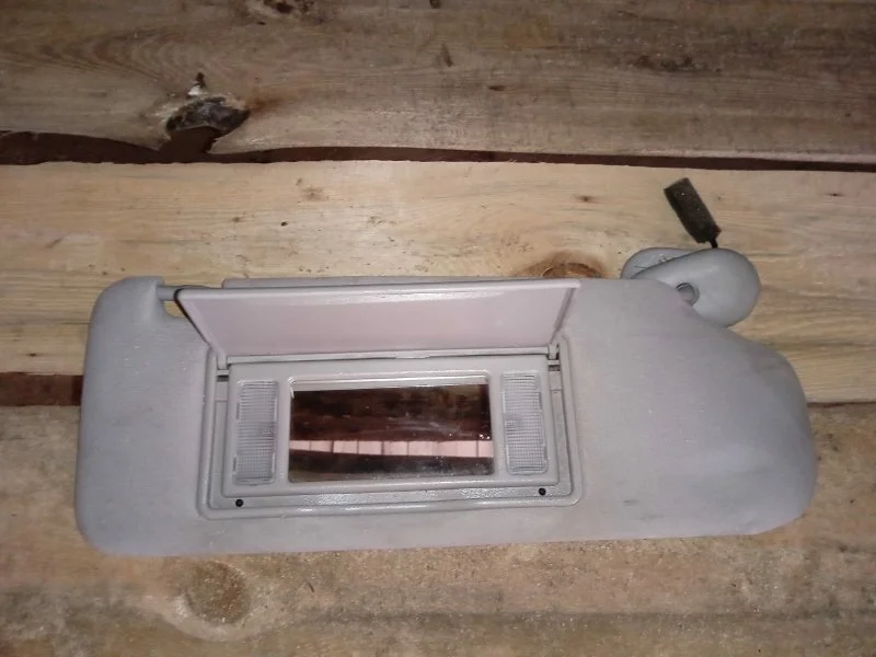 Козырек солнцезащитный правый toyota авенсис СЕДАН - изображение 1
