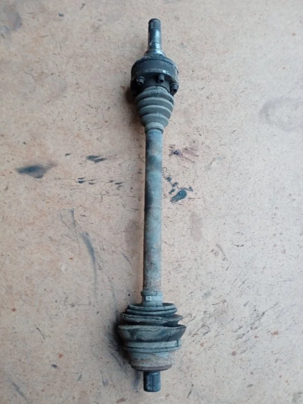 Привод правый Audi 80 СЕДАН 1.8 JN354745 1990 - изображение 1