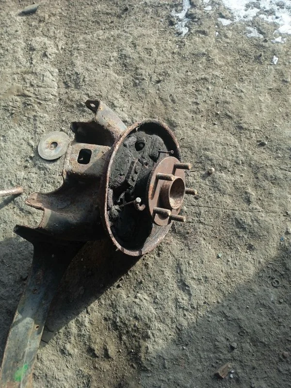 Кулак задний правый Ford фокус 2 ХЕТЧБЕК 1.6 2007 - миниатюра 5