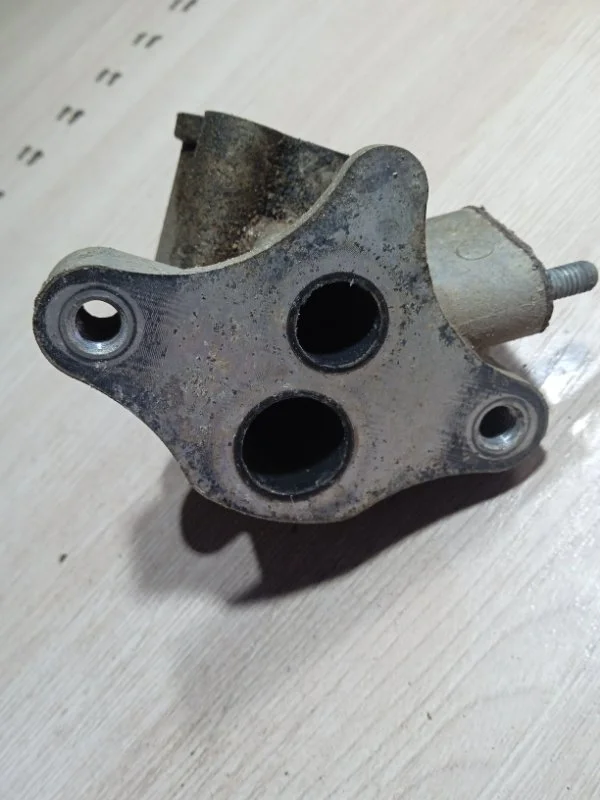 Крепление клапана EGR Chevrolet круз ХЕТЧБЕК 1.6 - миниатюра 3