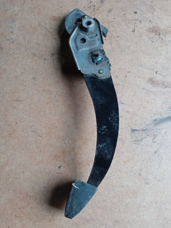 Педаль тормоза Chevrolet круз ХЕТЧБЕК 1.6 F16D3 - миниатюра 2