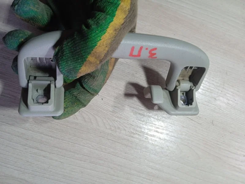 Ручка потолка Chevrolet круз ХЕТЧБЕК 1.6 F16D3 - миниатюра 2