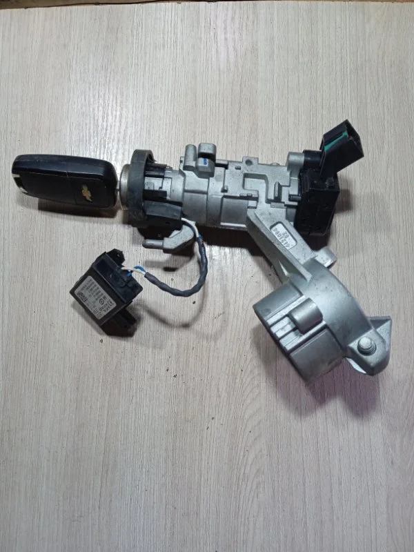 Замок зажигания Chevrolet круз ХЕТЧБЕК 1.6 F16D3 - изображение 1