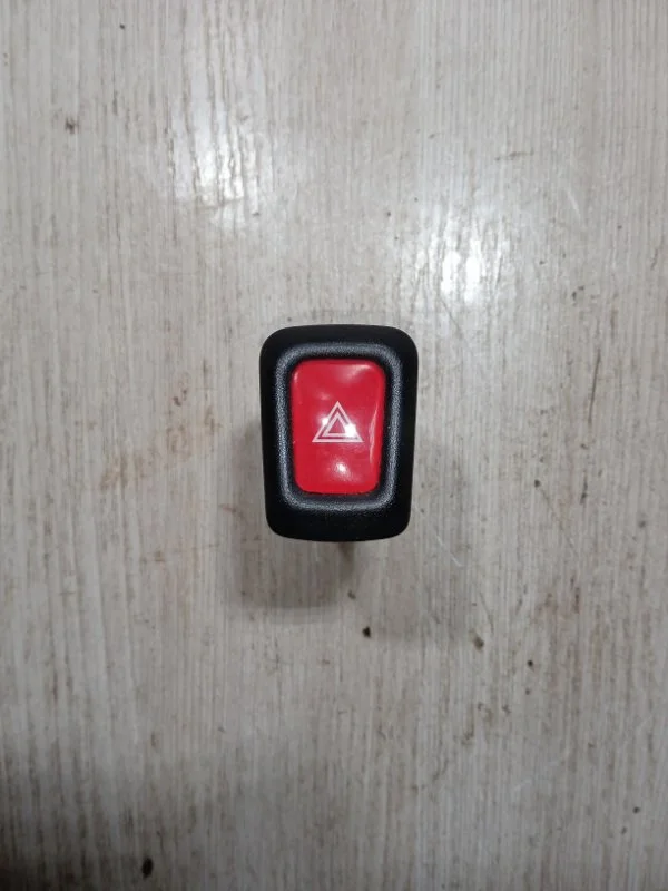 Кнопка аварийной сигнализации Nissan альмера N16 - изображение 1