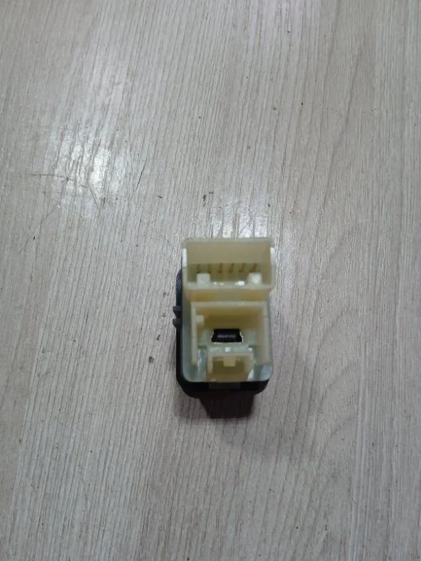 Разъем аукс юсб Chevrolet круз ХЕТЧБЕК 1.6 F16D3 - миниатюра 6
