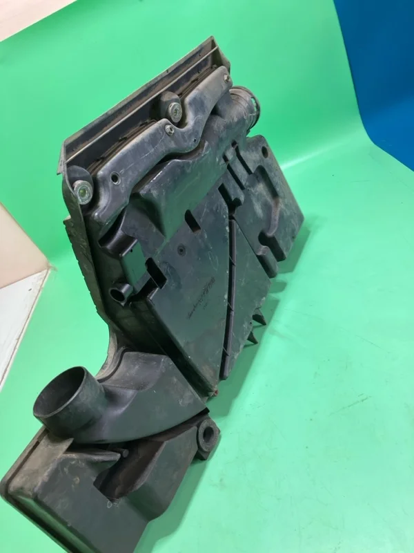 Корпус воздушного фильтра Ford Фьюжн ХЕТЧБЕК 1.4 - миниатюра 6
