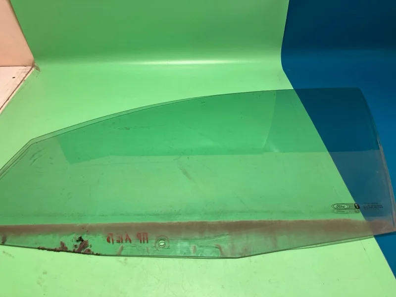 Стекло двери переднее левое Ford Фьюжн ХЕТЧБЕК 1.4 - изображение 1
