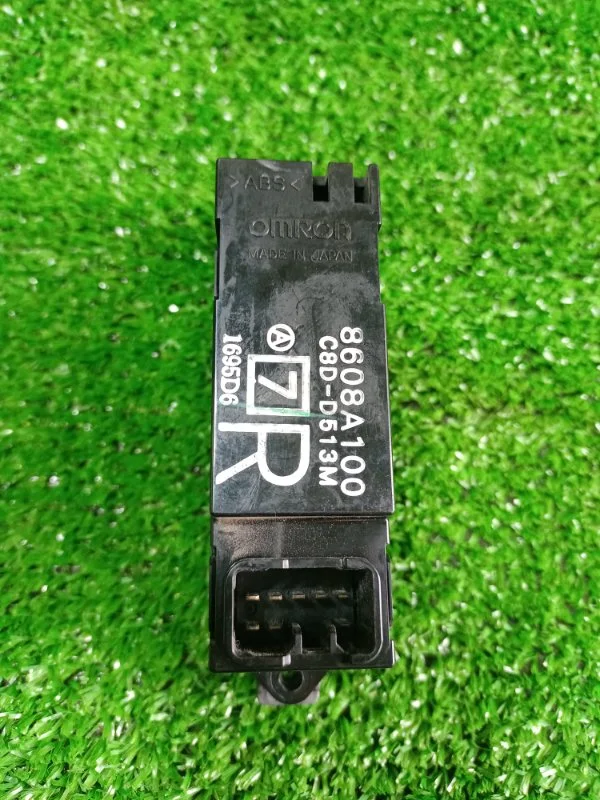 Кнопка стеклоподъемника задняя правая Mitsubishi - миниатюра 4