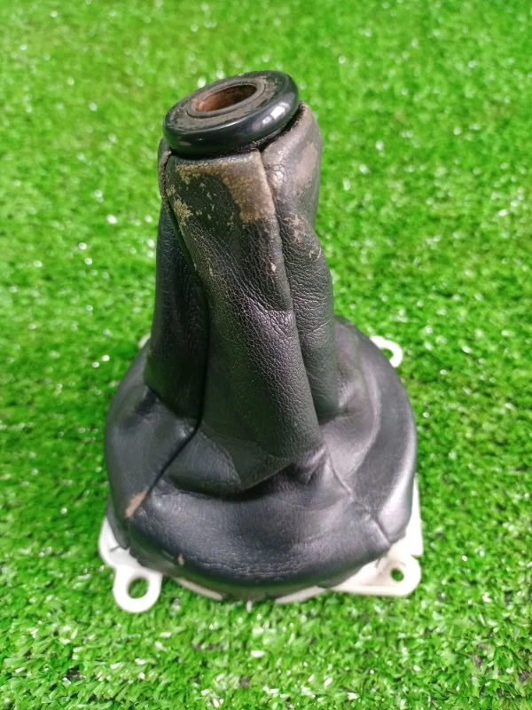 Кожух ручки КПП Mitsubishi Лансер 9 СЕДАН 1.3 4G13 - миниатюра 2