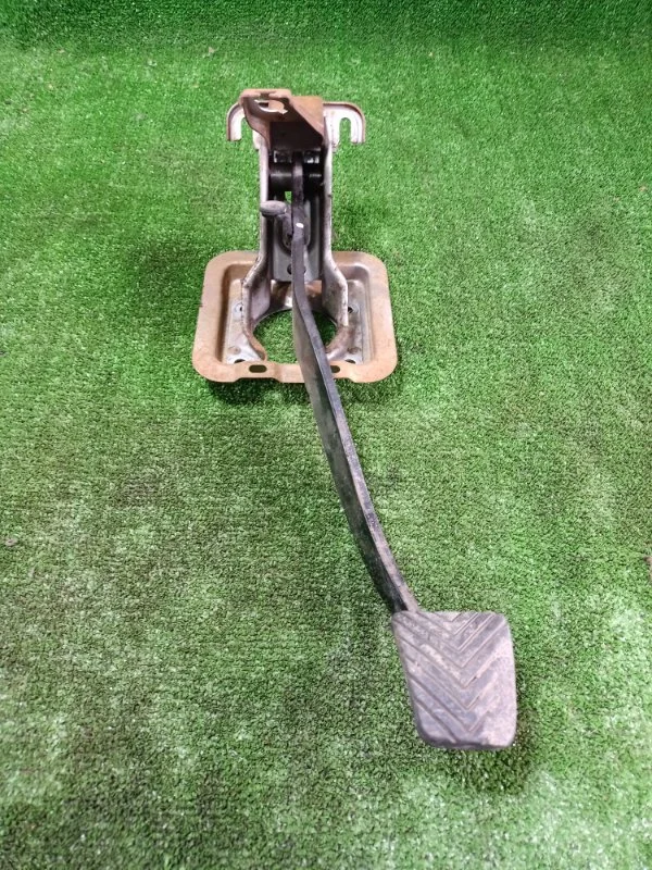 Педаль тормоза Mitsubishi Лансер 9 СЕДАН 1.3 4G13 - изображение 1