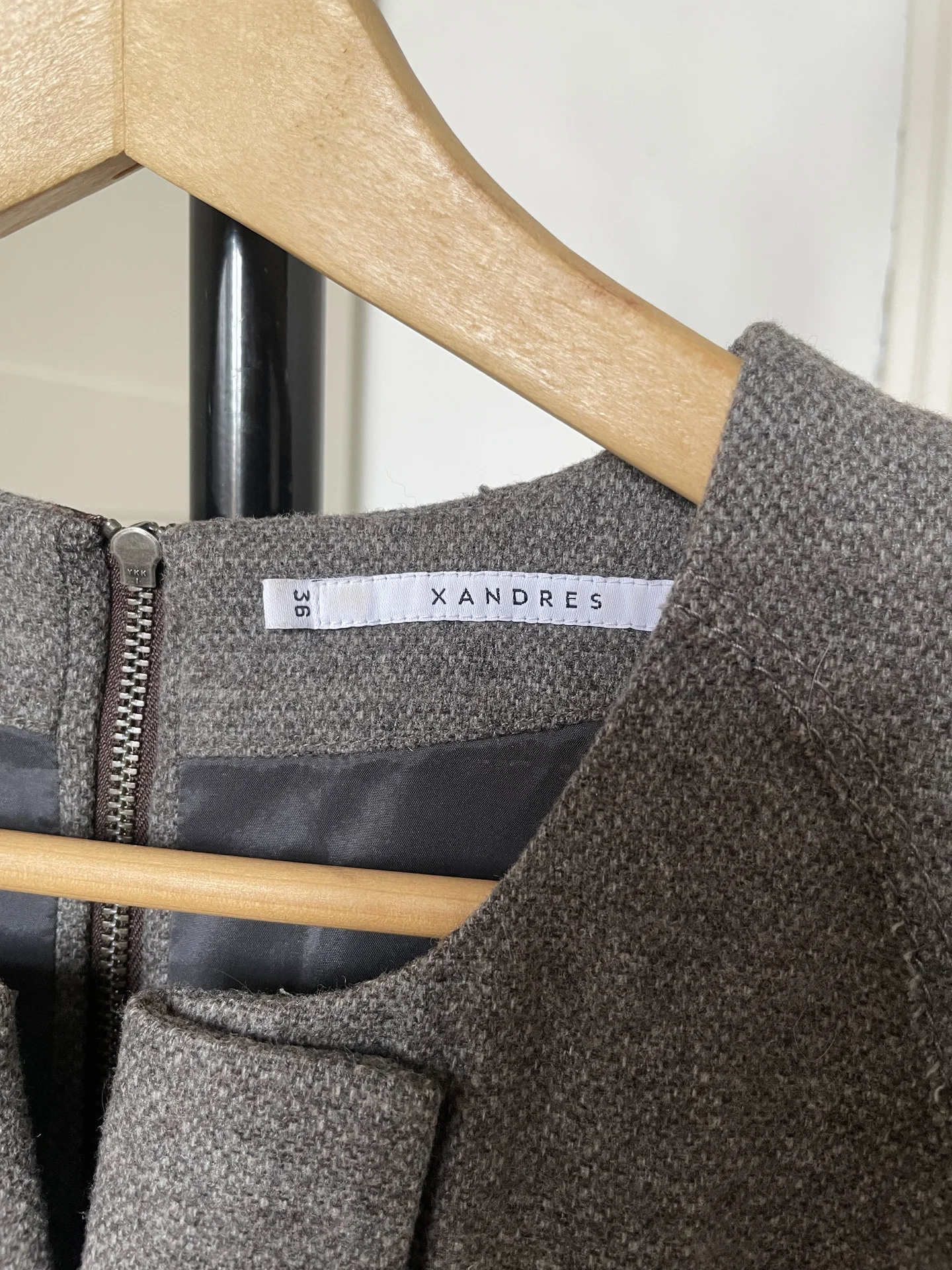 Платье женское xandres 36 (42) серое - миниатюра 3