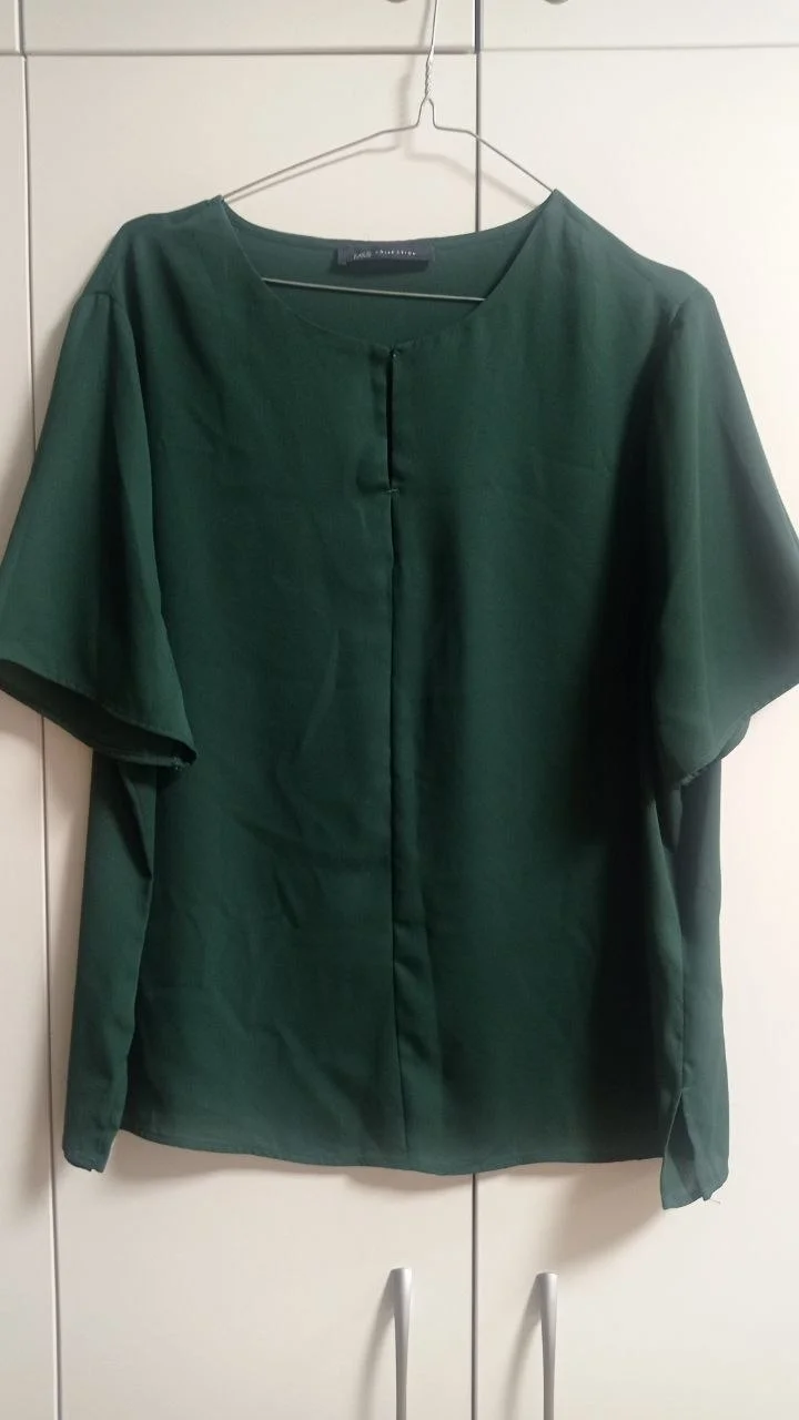 Зелёная блузка Marks & Spencer, размер RU 52 / EUR 44 - изображение 1