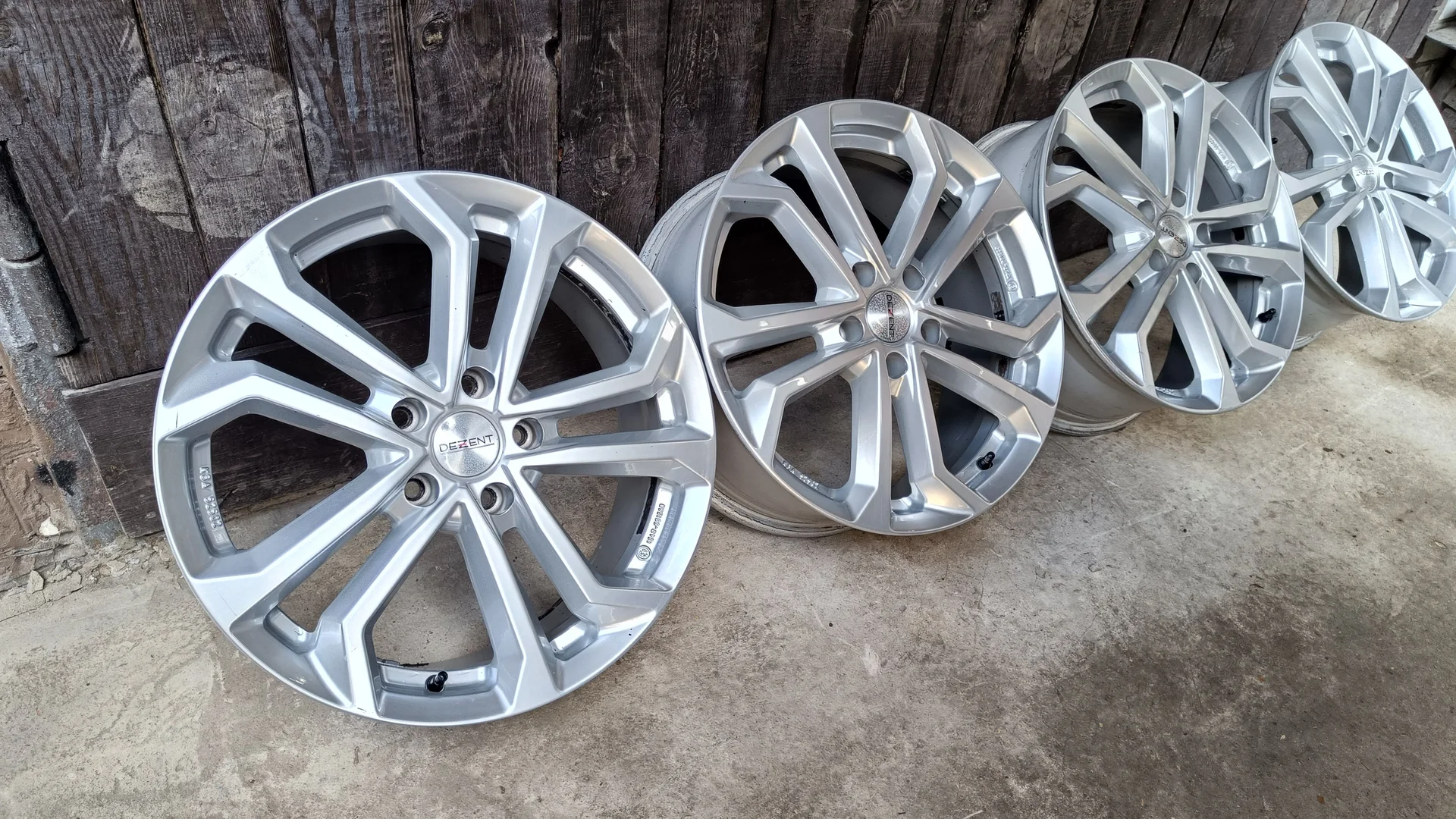 Литые диски r18 Dezent 5x114.3