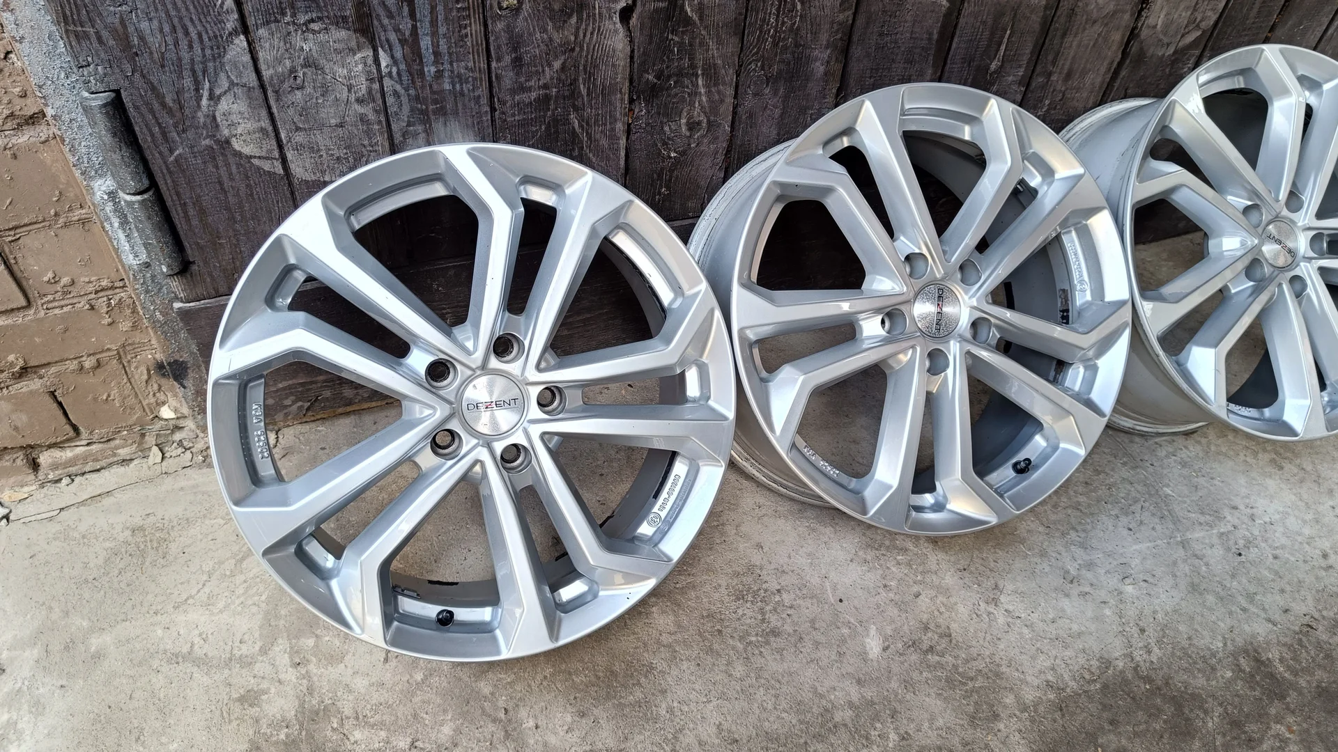 Литые диски r18 Dezent 5x114.3 - миниатюра 2