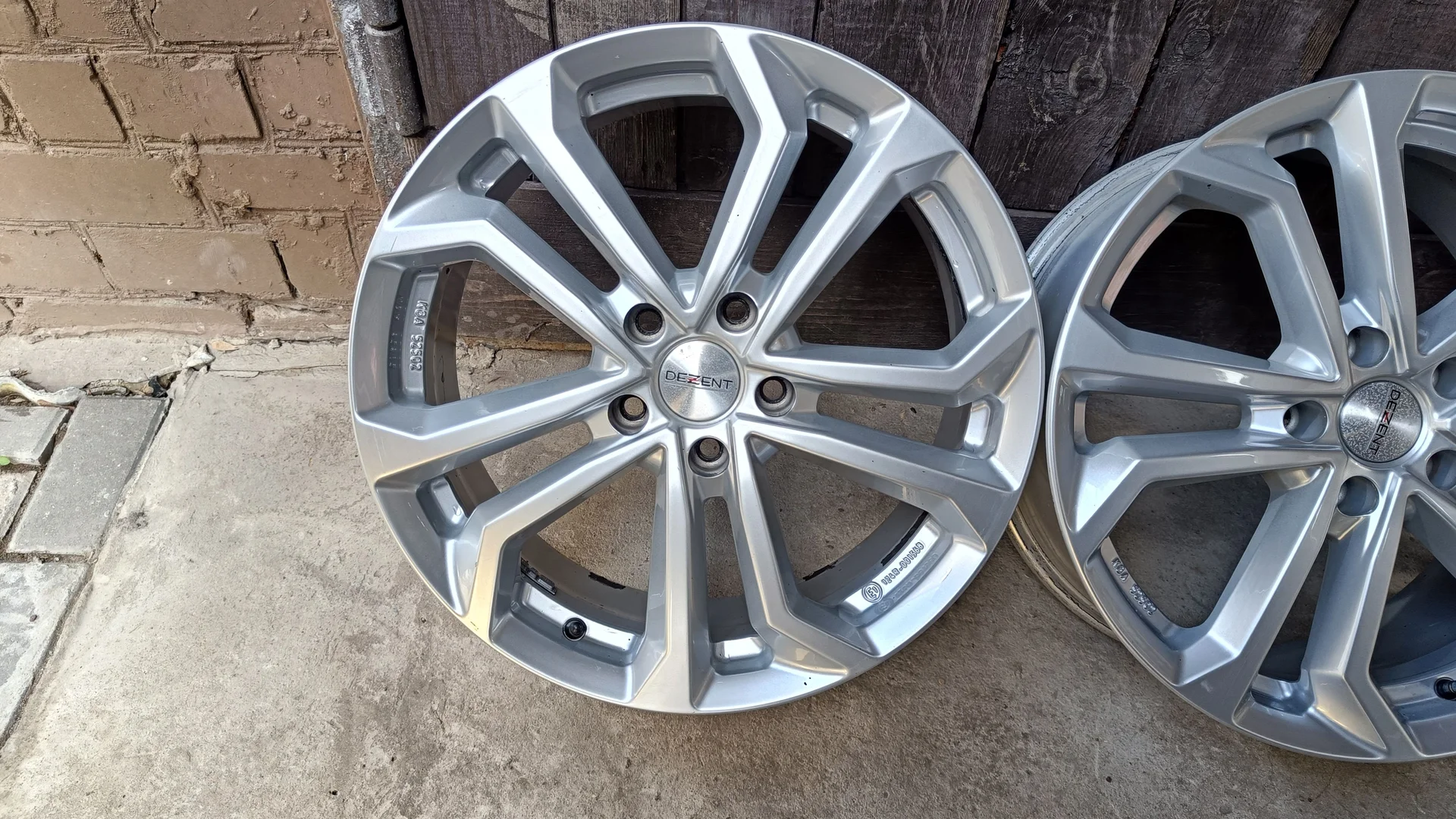 Литые диски r18 Dezent 5x114.3 - миниатюра 3