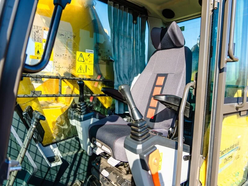 Гусеничный экскаватор LGCE (SDLG) E6505H - миниатюра 2