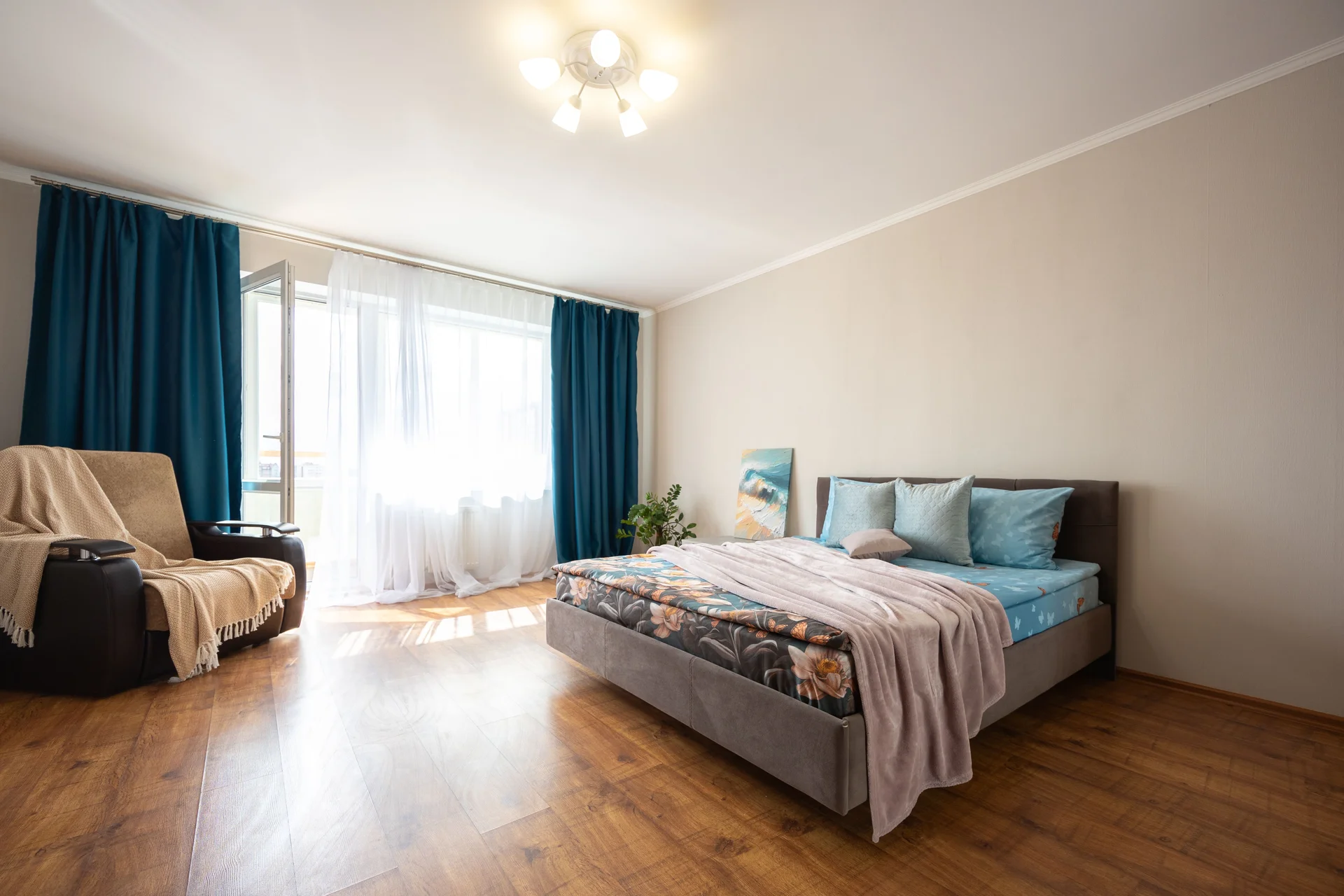 LovelyHome39 | Апартаменты с видом на город - миниатюра 3
