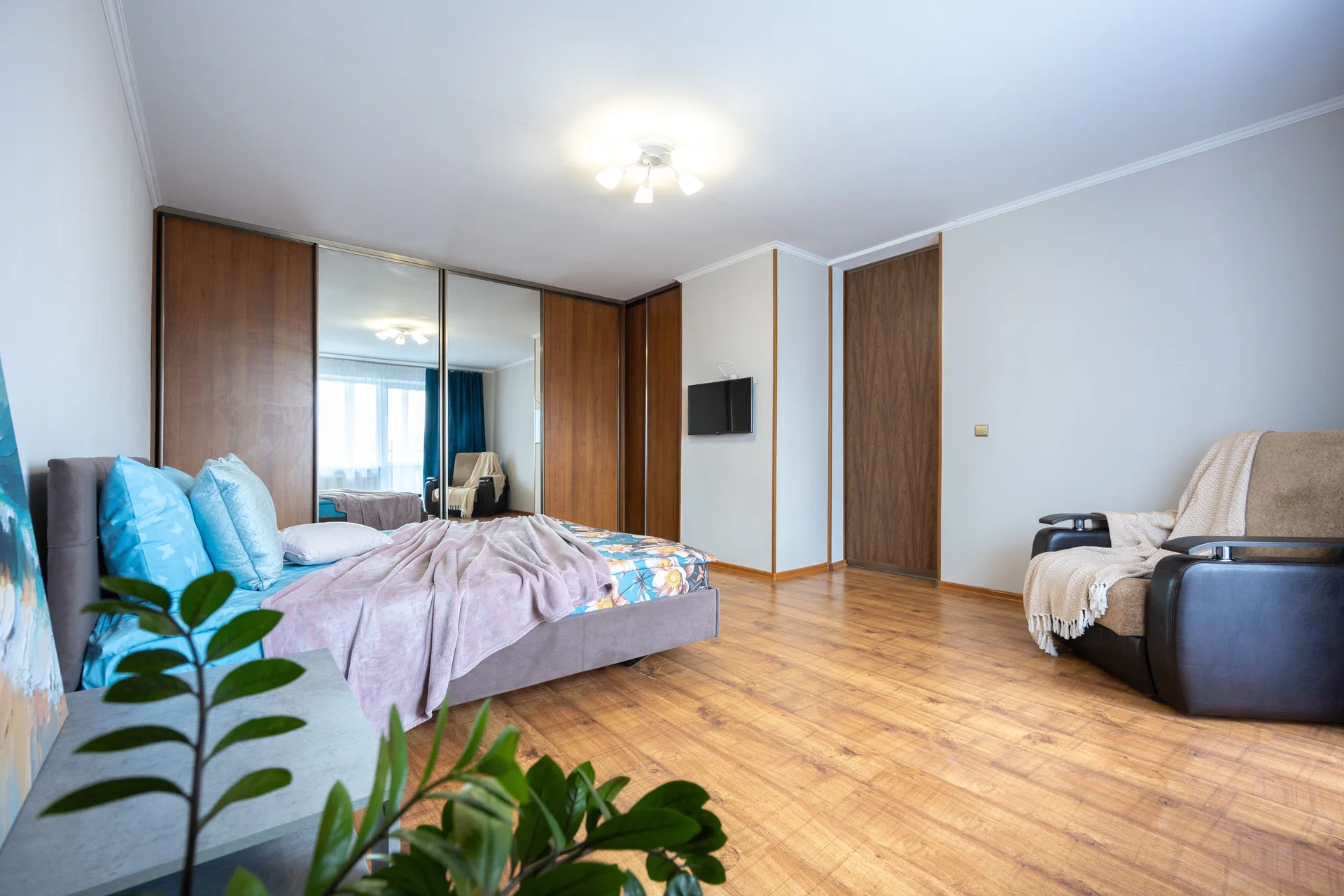 LovelyHome39 | Апартаменты с видом на город - миниатюра 5