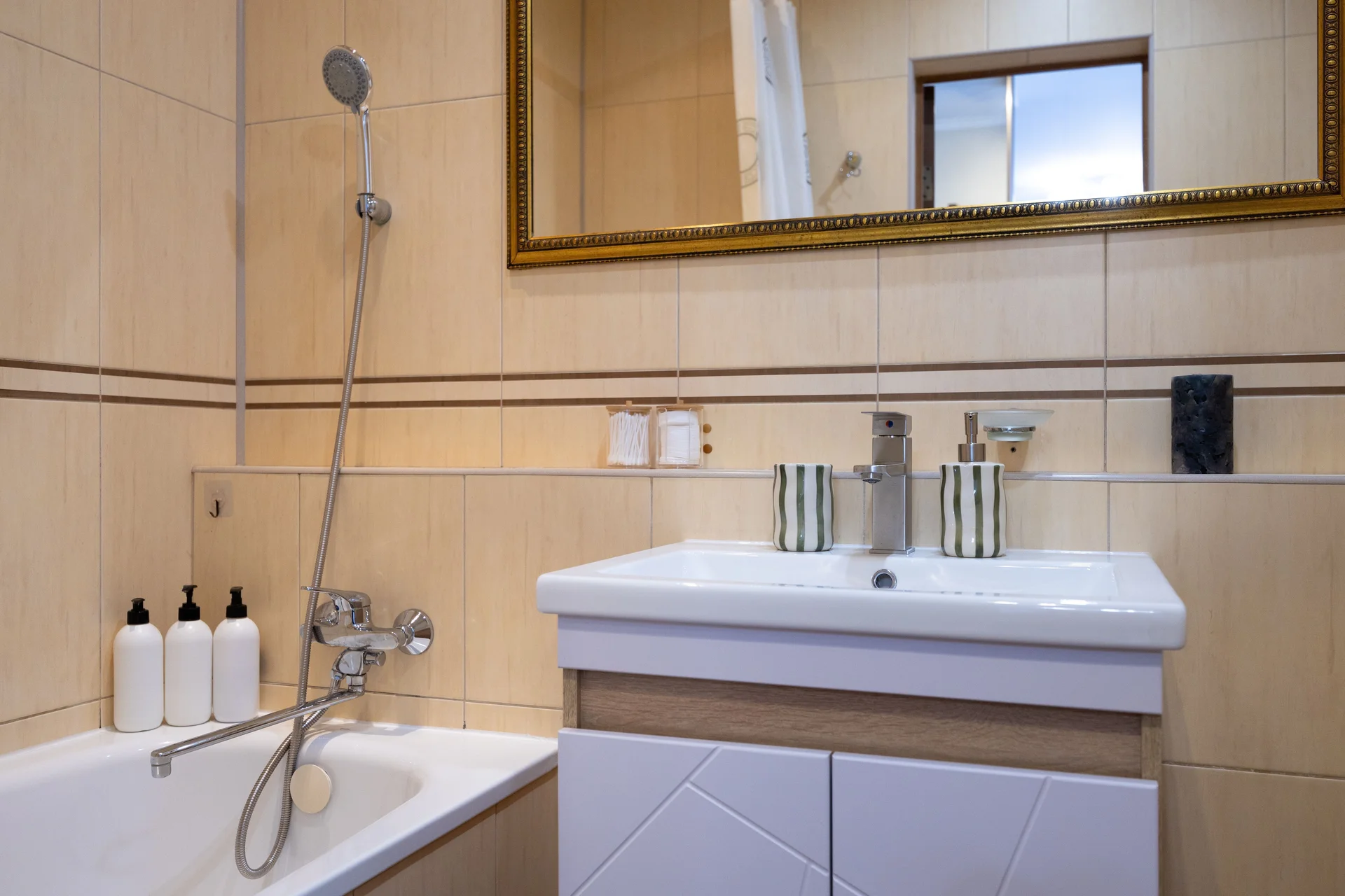 LovelyHome39 | Апартаменты с видом на город - миниатюра 7