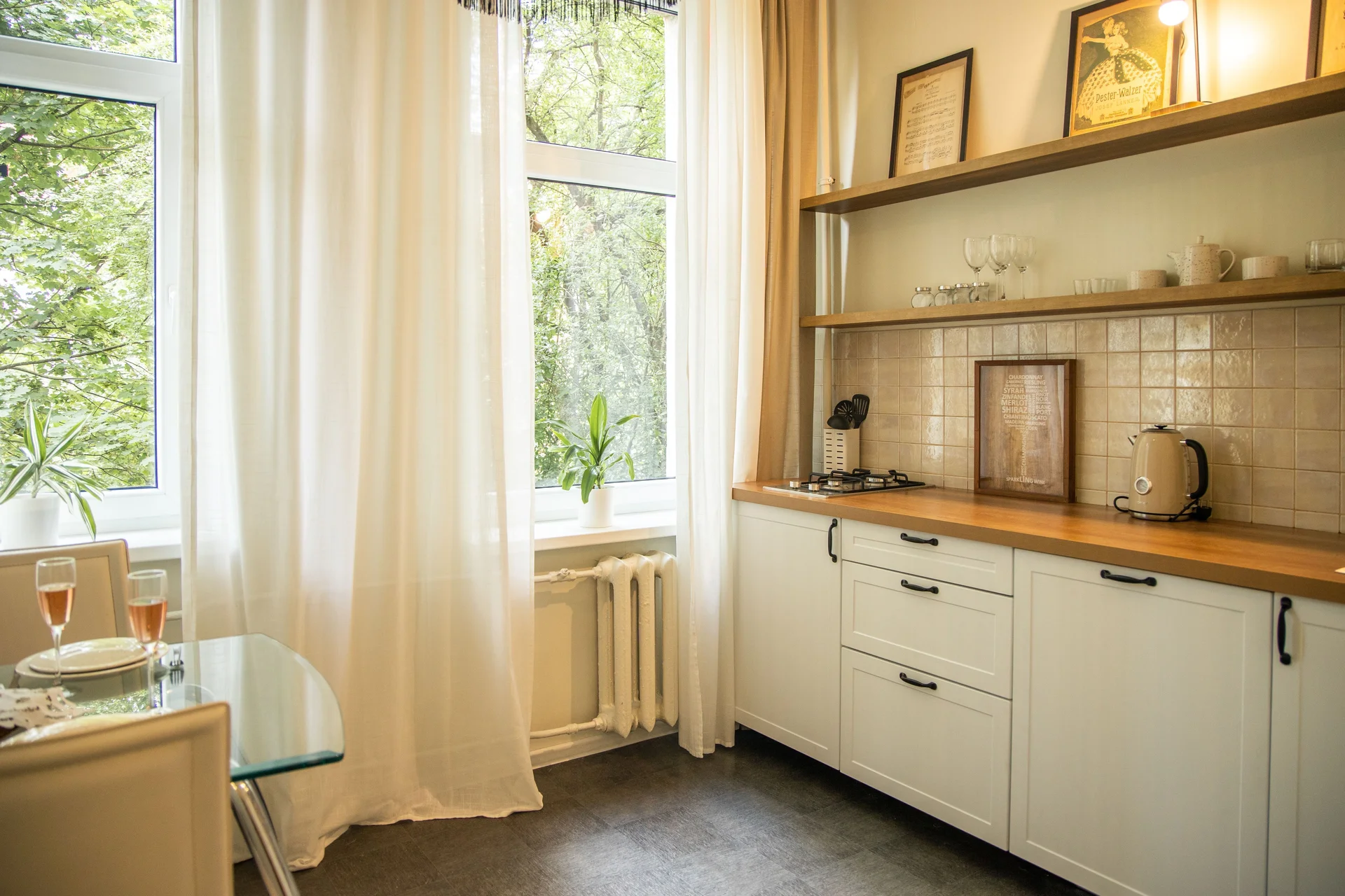 LovelyHome39 Двухкомнатная арт-квартира в районе Амалиенау - изображение 1