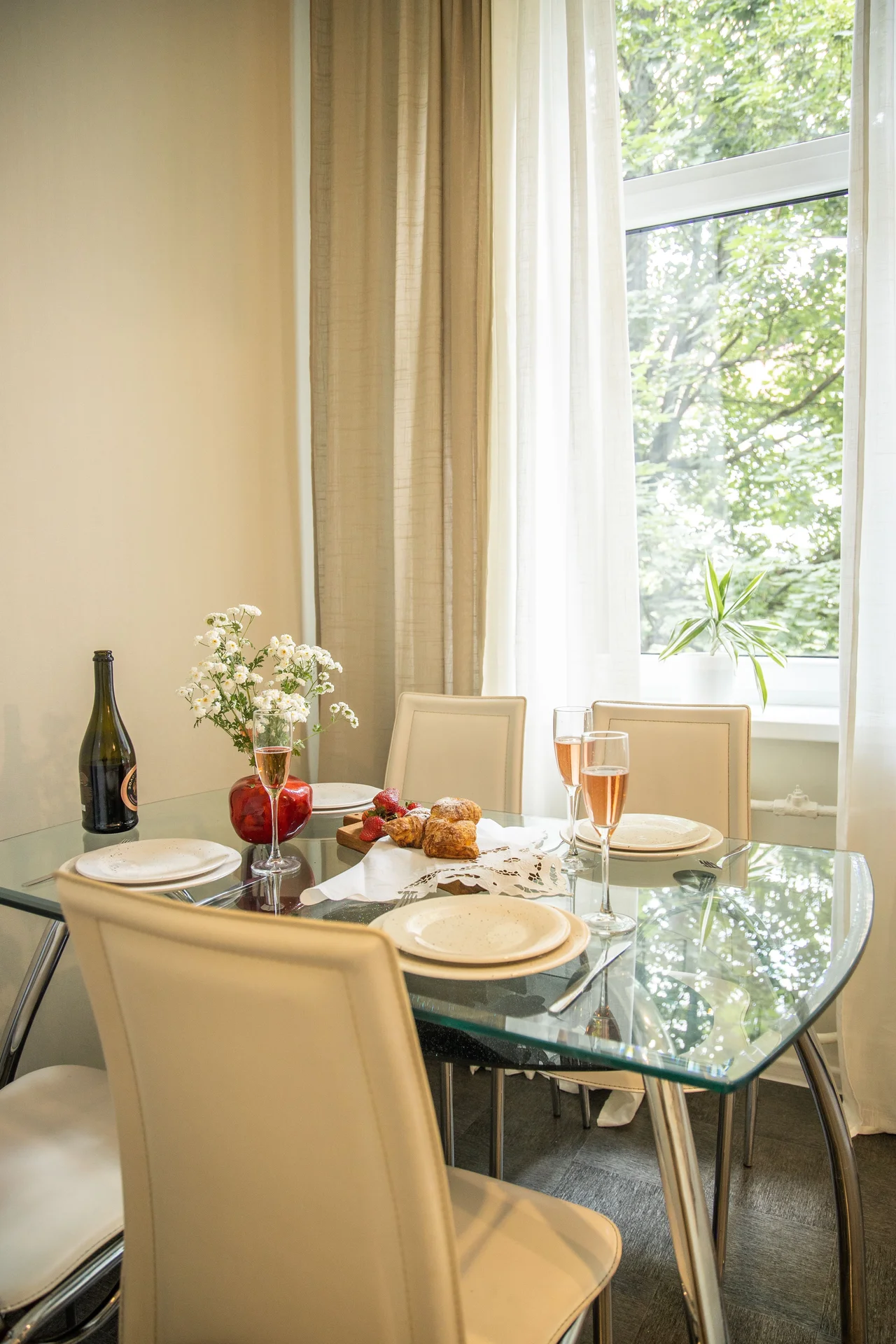 LovelyHome39 Двухкомнатная арт-квартира в районе Амалиенау - миниатюра 4