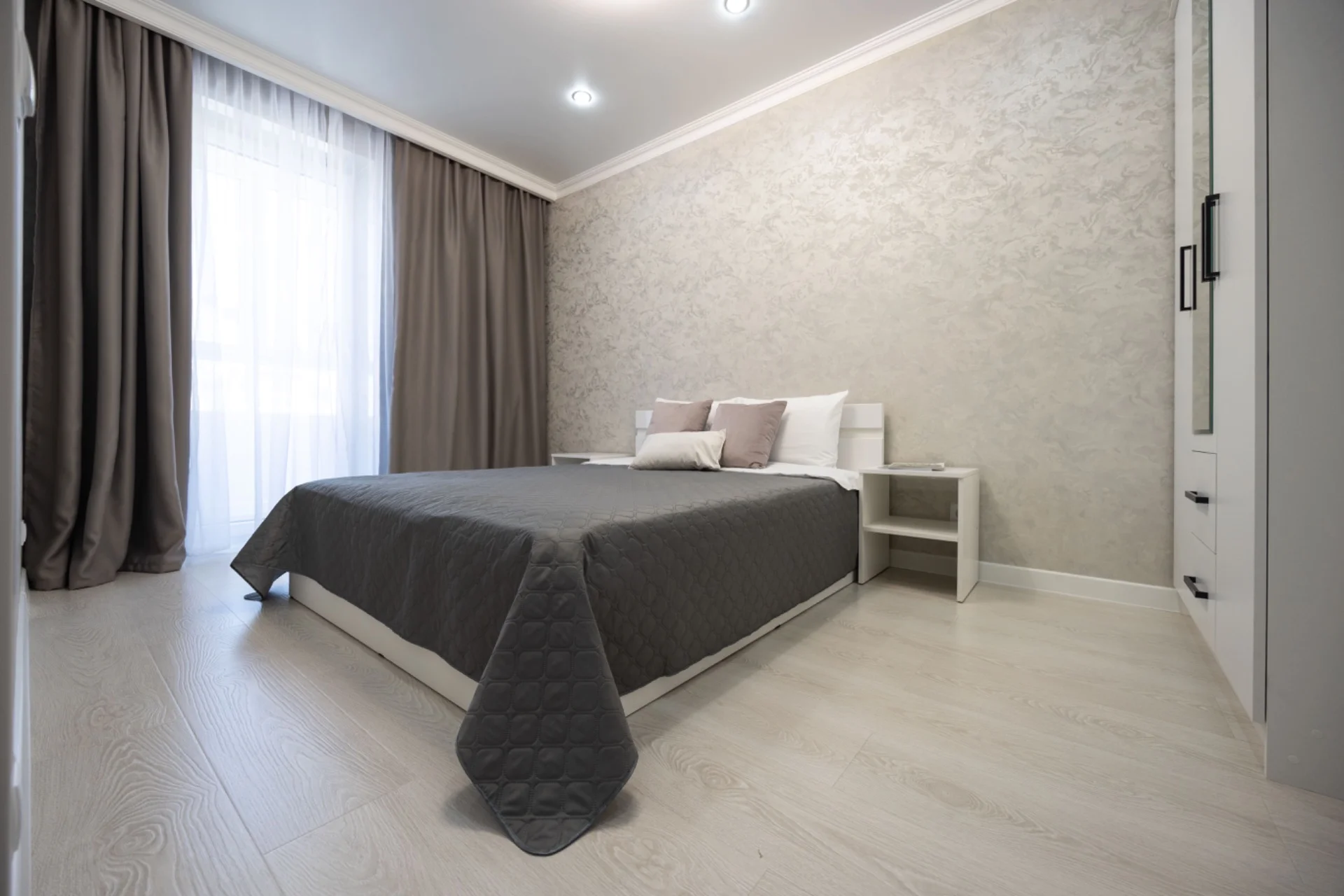 LovelyHome39 Светлая 2-комнатная квартира в уютном - миниатюра 2