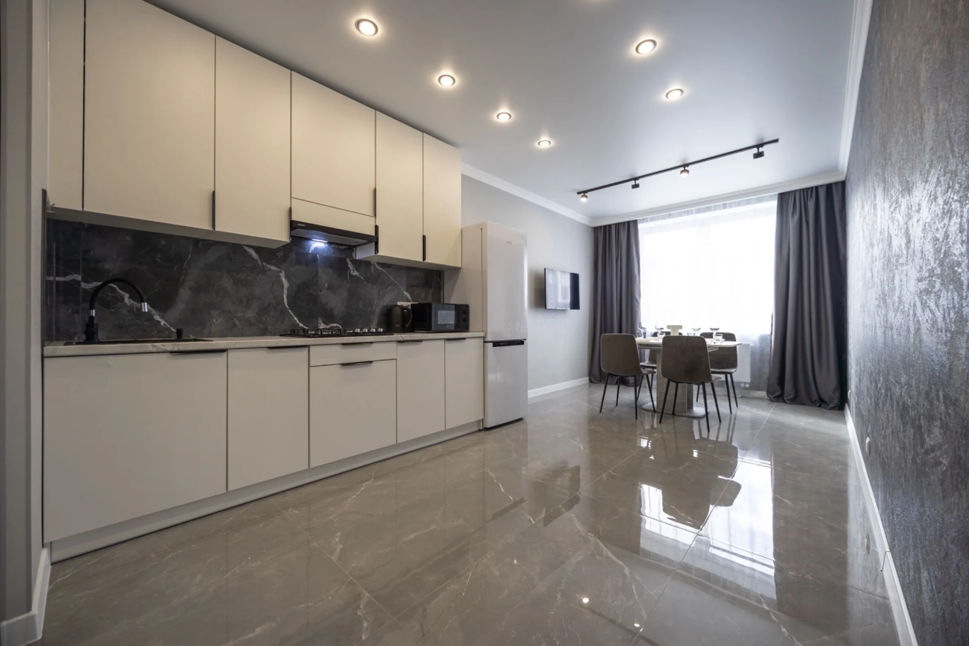 LovelyHome39 Светлая 2-комнатная квартира в уютном - миниатюра 4