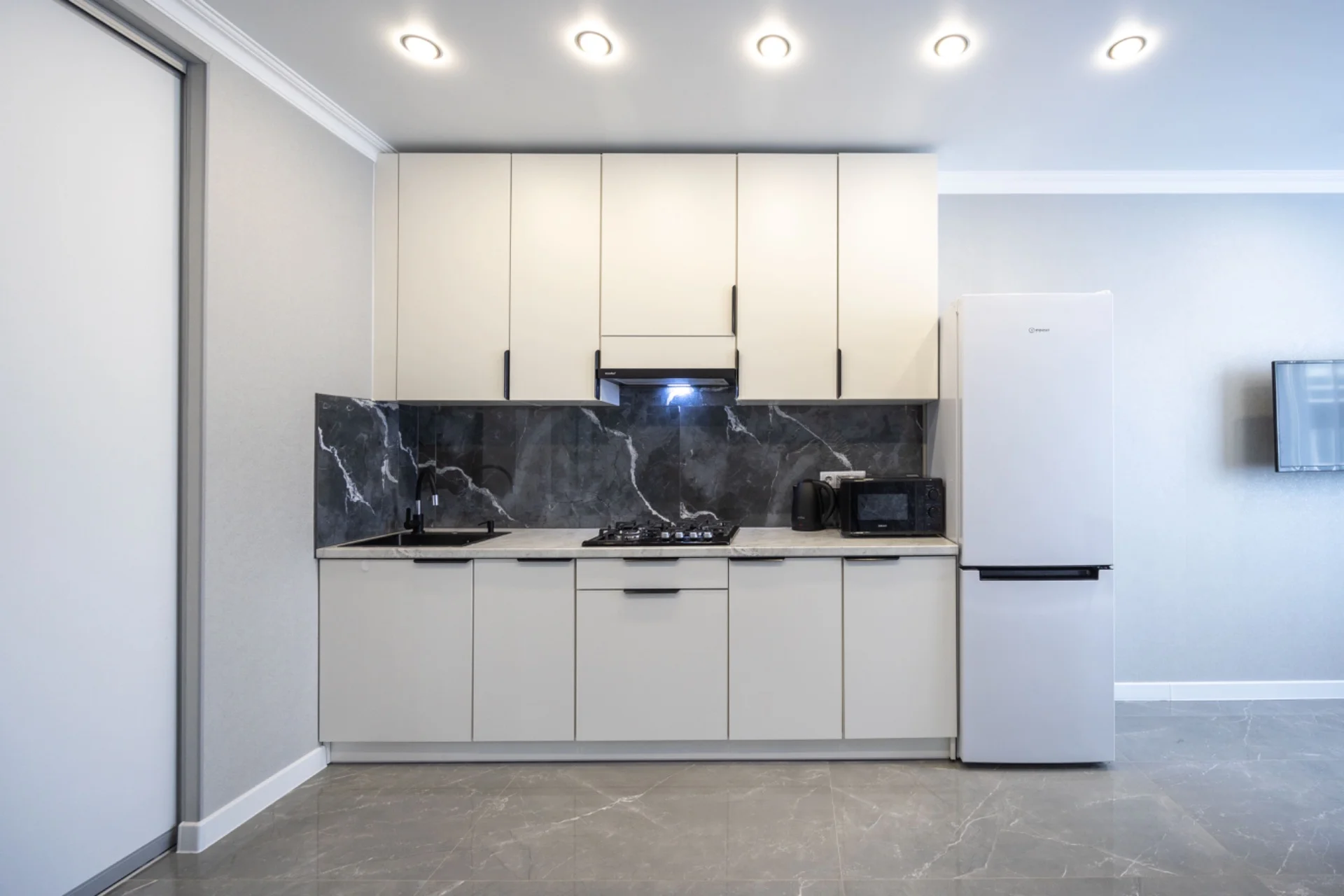 LovelyHome39 Светлая 2-комнатная квартира в уютном - миниатюра 5