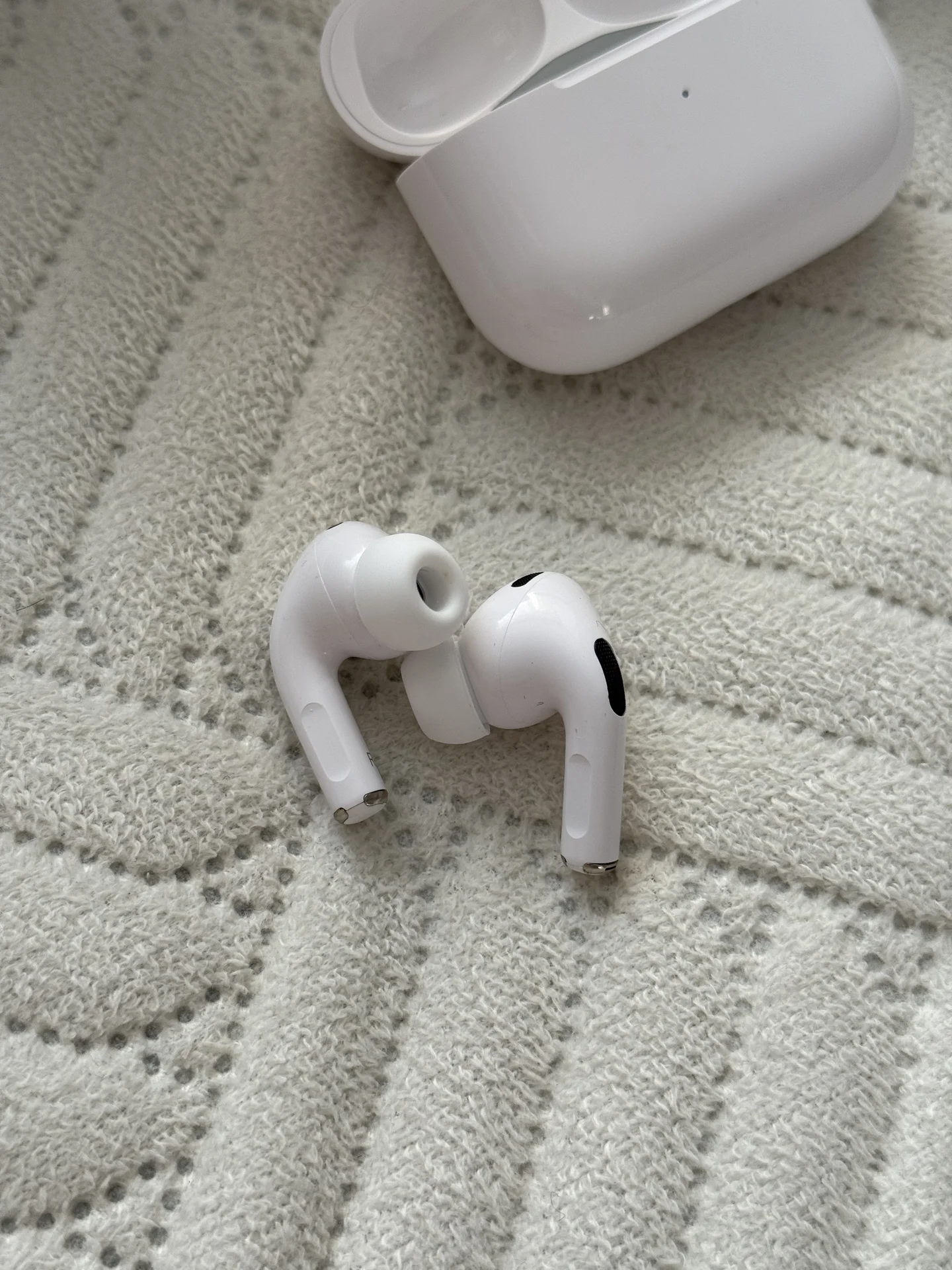 Наушники Airpods 4 - миниатюра 4
