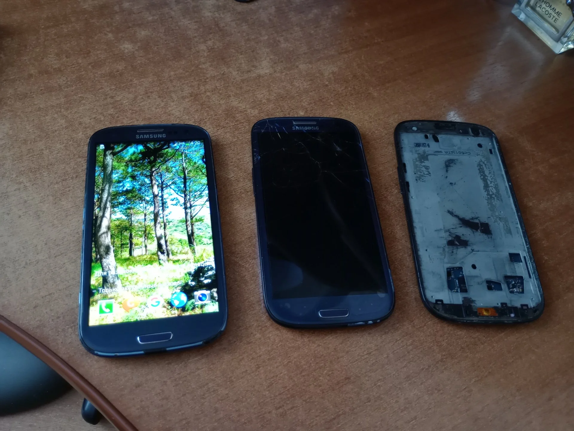 Samsung Galaxy S III GT-I9300, 16 ГБ, 2 SIM - изображение 1
