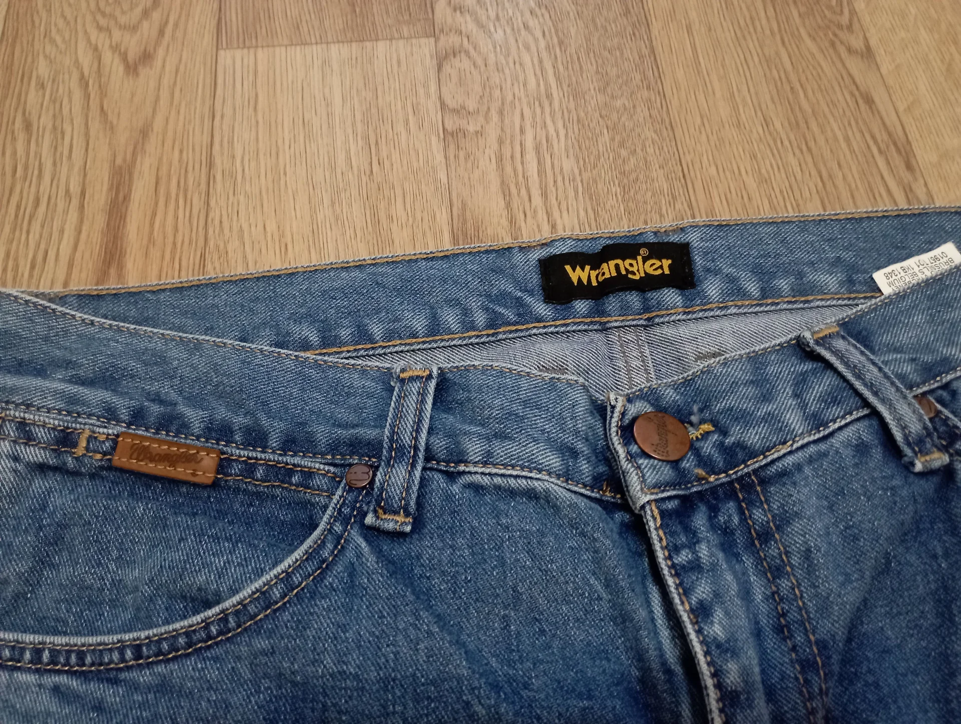 джинсы Wrangler - миниатюра 3
