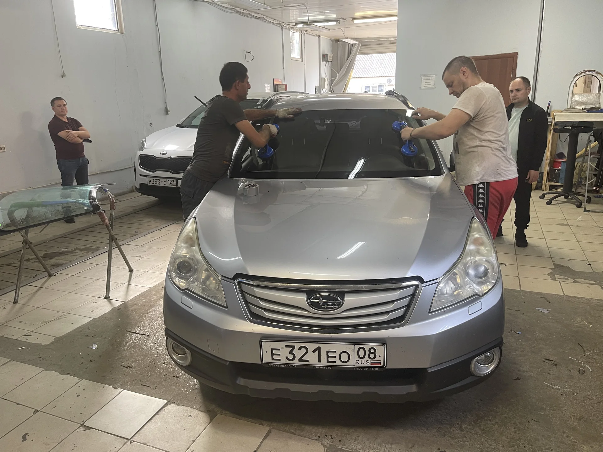 Автостекло на все виды автомобилей от - миниатюра 3