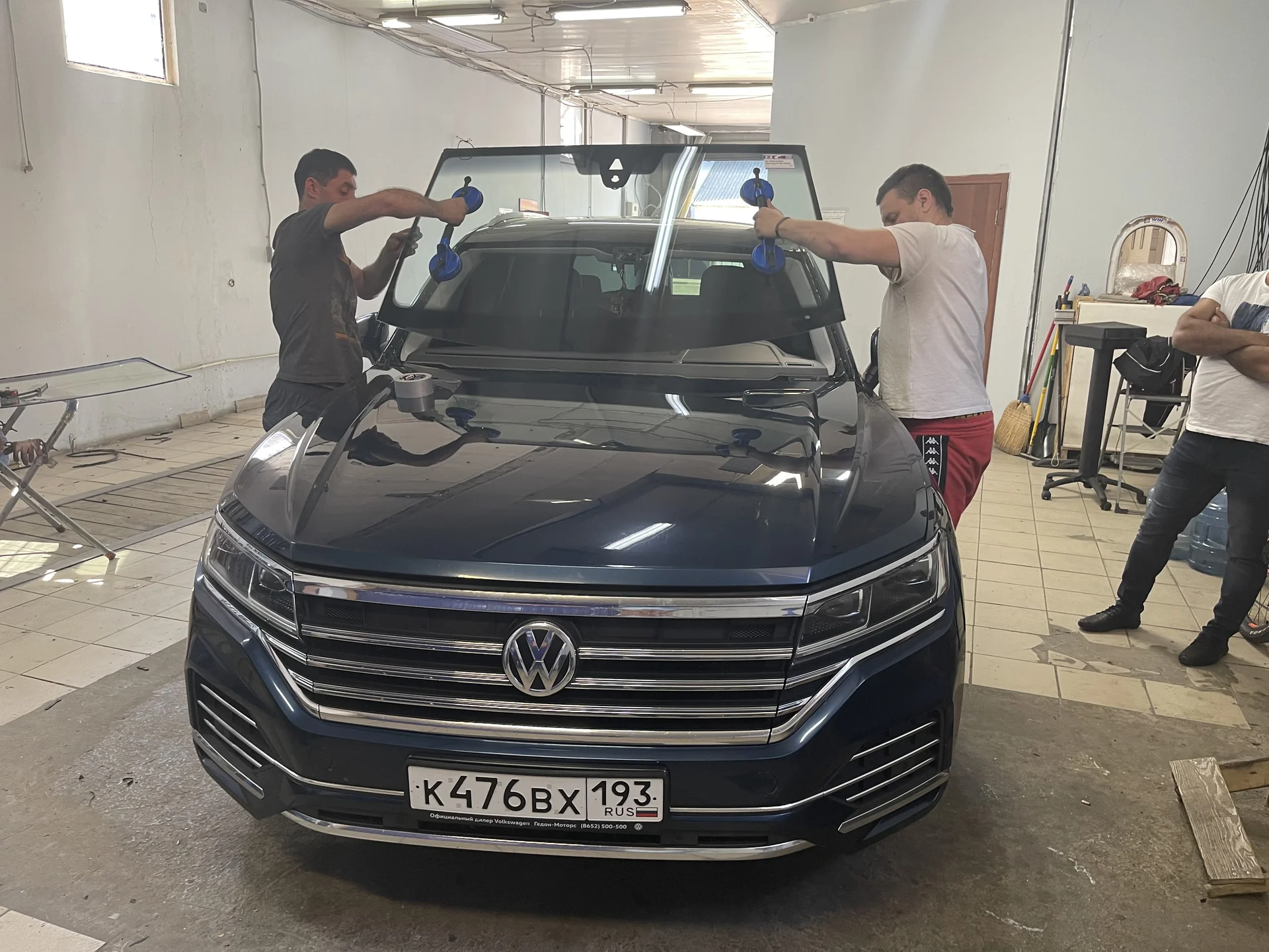 Автостекло на все виды автомобилей от - миниатюра 4